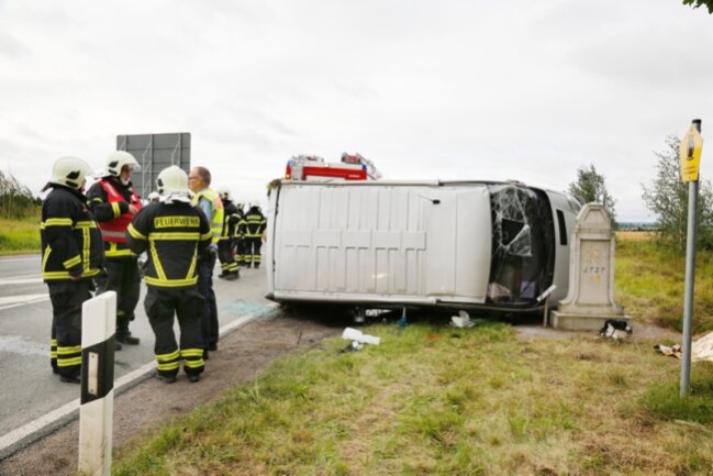 Ein Opel-Fahrer verlor am Mittwochmorgen sein Leben, als er mit dem Fahrzeug auf der S 34 offenbar aus der Kurve geraten war..