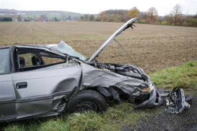 Opel-Fahrerin nach Unfall bei Kaufungen verletzt - 