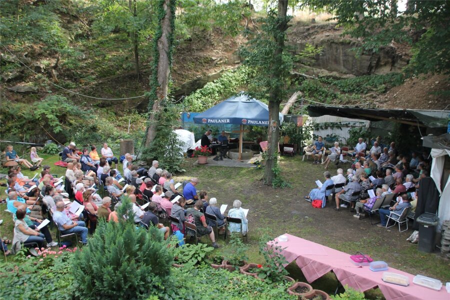 Open Air im Erzgebirge: Coverband musiziert im Steinbruch - Der ehemalige Steinbruch in Lichtenau dient als Kulisse für das Konzert am Samstag.