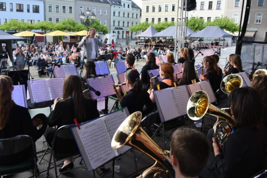 Open-Air-Konzert auf Oelsnitzer Marktplatz: Musikalischer Nachwuchs begeistert - 