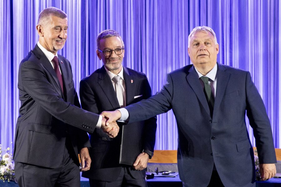 Orban kündigt neues europäisches Parteienbündnis an - Andrej Babis (l-r), Herbert Kickl und Viktor Orban in Wien.