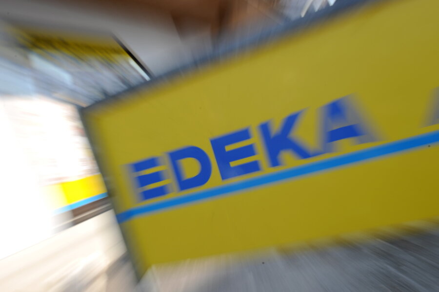 Ordnungsamt schließt Supermarkt in Zwickau - In Zwickau hat das Ordnungsamt am Samstagnachmittag einen Edeka-Markt schließen lassen. 