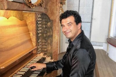 Organist aus Mailand in Glauchau - Paolo Oreni aus Mailand spielt am Mittwoch in der Glauchauer St. Georgenkirche.