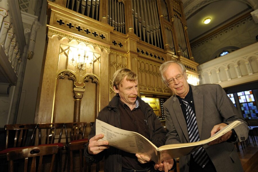 Organist Joachim Dorfmüller gastiert in der Beiersdorfer Kirche - Joachim Dorfmüller (re.) kehrt regelmäßig in die hiesige Region für Konzerte und Besuche bei Freunden zurück.