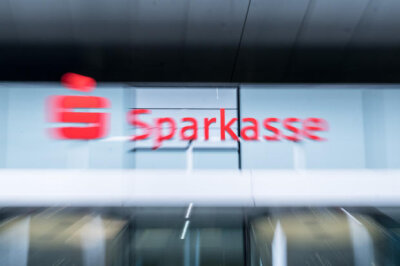 Ostdeutsche Sparkassen werden von Kunden mit Geld geflutet - 