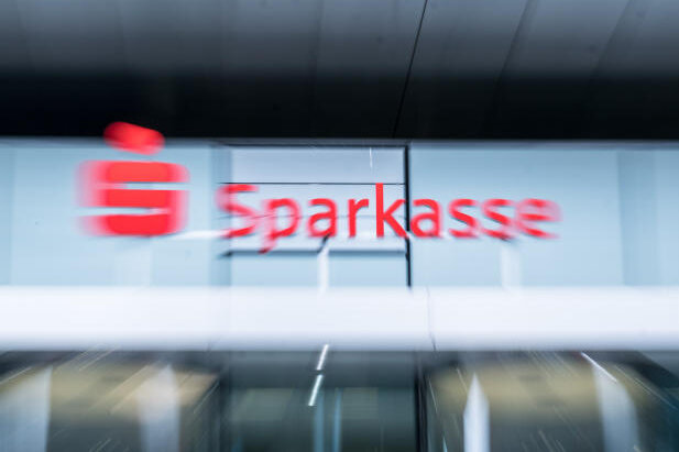 Ostdeutsche Sparkassen werden von Kunden mit Geld geflutet 