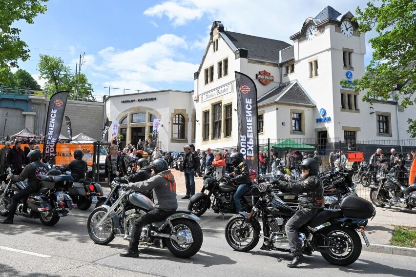 Die Eröffnung wurde zum Harley-Treffen. "In der Szene gibt es keinen Neid darum, wer den dicksten Schlitten hat", sagt Betriebsleiter Mathias Lindner.