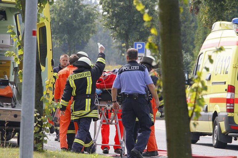 Bei einer Verpuffung in der Firma Redesta im Gewerbegebiet Ottendorf sind am Dienstag drei Menschen verletzt worden. 