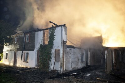 In einem Einfamilienhaus in Ottendorf ist am Montagmorgen aus bislang ungeklärter Ursache ein Feuer ausgebrochen. 