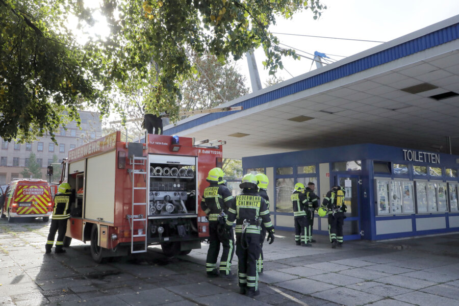 Papierkorb brennt im Busbahnhof - In einem Papierkorb der Herrentoilette war das Feuer ausgebrochen.
