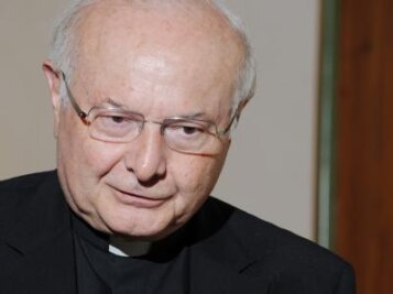 Papst sorgt mit Rücktritts-Ankündigung weltweit für Überraschung - Der Vorsitzende der Deutschen Bischofskonferenz, Erzbischof Robert Zollitsch würdigt den Entschluss des Papstes.