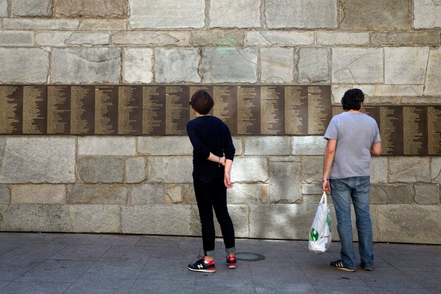 Paris vermutet Moskau hinter Farbattacke - Die Mur des Justes (Mauer der Gerechten) neben der Shoah-Gedenkstätte ist beschmiert worden.