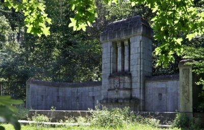 Park in Meerane als Sorgenkind: Was planen die Bürgermeister-Kandidaten? - Das Denkmal macht einen sanierungsbedürftigen Eindruck. 