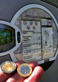 Parken an der Talsperre Kriebstein wird teurer - 3 Euro mehr kostet ab 2023 das Tagesticket am Automaten in der Mittweidaer Aue. 