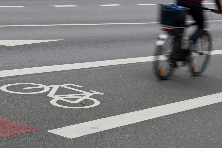 Parken, Überholen, Abbiegen: So soll Radfahren sicherer werden - 