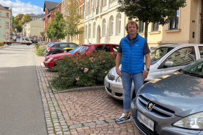 Alexander Harnack hat für seinen Zweitwagen einen Parkplatz am Tzschirnerplatz ergattert. "Oft ist es aber echt dicke hier. Man bekommt kaum einen Parkplatz."