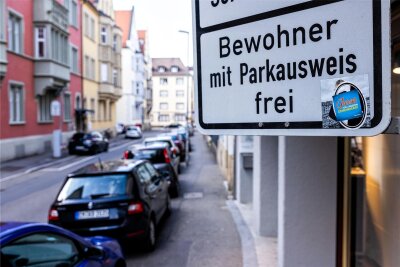 Parken in Paris teurer: Auch in Leipzig möchte man an der Preisschraube drehen - Freiburg im Breisgau: Das Bundesverwaltungsgericht hatte die von der Stadt 2021 drastisch angehobenen Gebühren fürs Anwohnerparken im Juni 2023 gekippt. (Archiv)