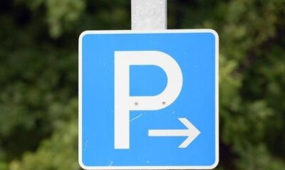 Parken könnte für Anwohner in Sachsen deutlich teurer werden - Sachsen macht den Weg für Gebührenerhöhungen fürs Anwohnerparken frei.