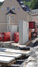 Parkhausbau in Schwarzenberg: Autodrehkran lässt Treppenhaus schnell wachsen - 