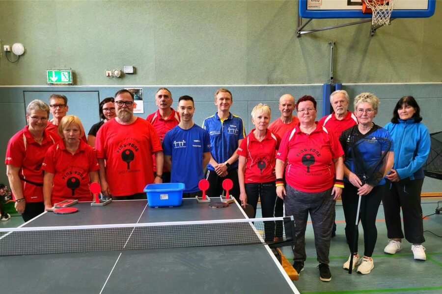 Parkinson-Selbshilfegruppe bietet Tischtennis-Training in Steinpleis an - Die besten Spieler des Stützpunktes Zwickau haben sich für die internationalen deutschen Meisterschaften qualifiziert.