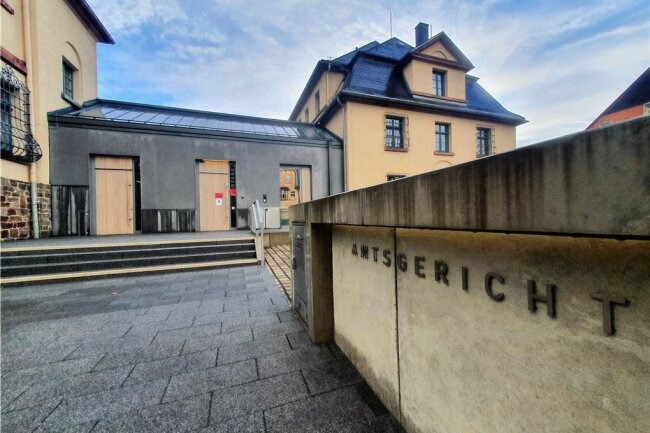 Parkplatzstreit in Oberwiesenthal: Gerichtsverhandlung endet mit Geschrei - Im Amtsgericht Marienberg wurde wegen des Vorwurfs der Nötigung verhandelt. Auf der Anklagebank: der Oberwiesenthaler Gastronom Jochen Nöske.
