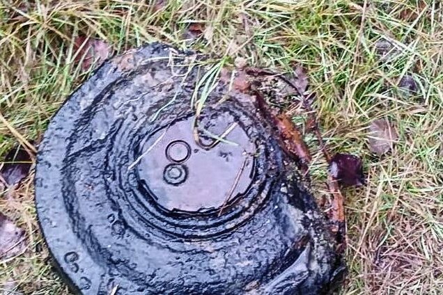 Passant findet in Glauchau Panzerminen - Diese und zwei weitere Panzerabwehrminen wurden am Freitag gefunden.