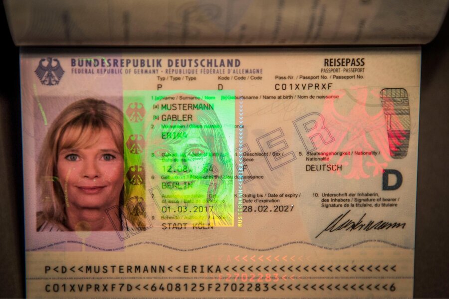 Passfotos künftig im Bürgerbüro: In Reichenbach wird Kritik am Umgang mit Fotografen laut - Passfotos für den neuen Ausweis oder den Pass sollen bald im Bürgerservice der Rathäuser möglich sein.