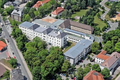 Patienten fordern Erhalt der Paracelsus-Neurochirurgie in Zwickau - Die Diskussion um die Zukunft der früheren Paracelsus-Klinik in Zwickau geht weiter.