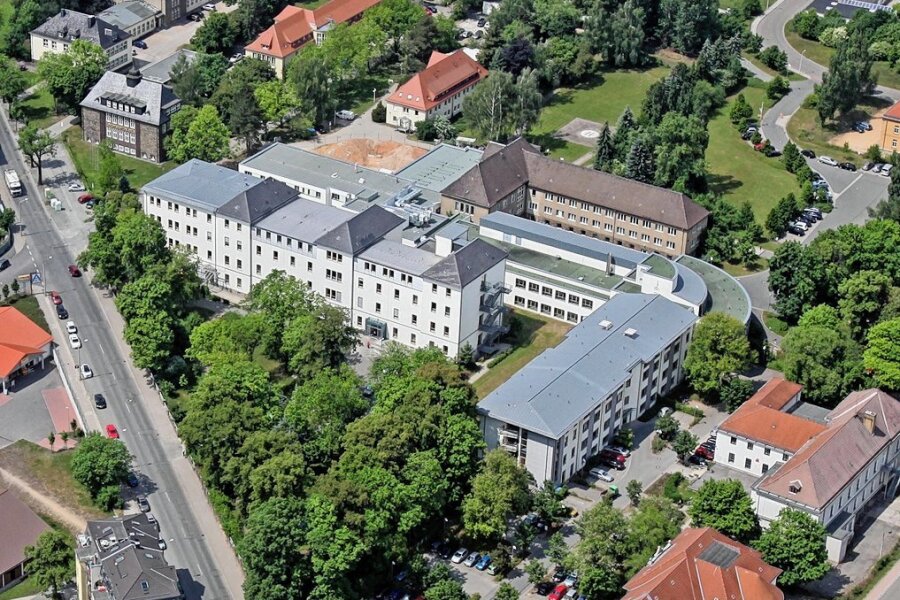 Patienten fordern Erhalt der Paracelsus-Neurochirurgie in Zwickau - Die Diskussion um die Zukunft der früheren Paracelsus-Klinik in Zwickau geht weiter.