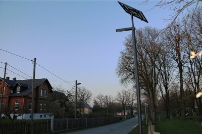 Pausa-Mühltroff testet neue LED-Lampen - In Kornbach stehen jetzt LED-Lampen zum Test. Sie sollen bei der Entscheidung helfen, welche Lampen in den anderen Ortsteilen installiert werden.