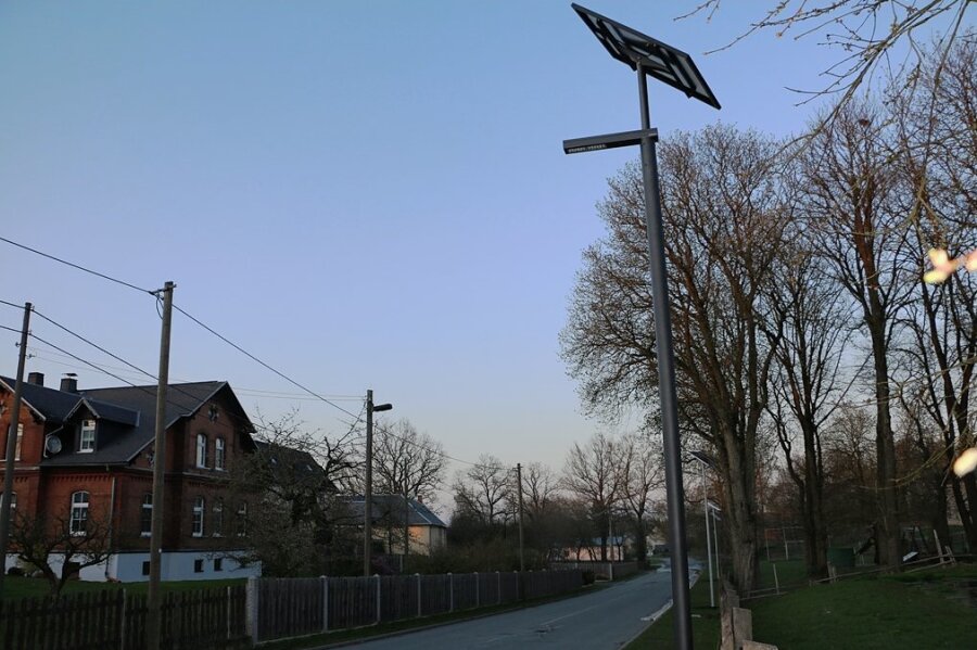 In Kornbach stehen jetzt LED-Lampen zum Test. Sie sollen bei der Entscheidung helfen, welche Lampen in den anderen Ortsteilen installiert werden.