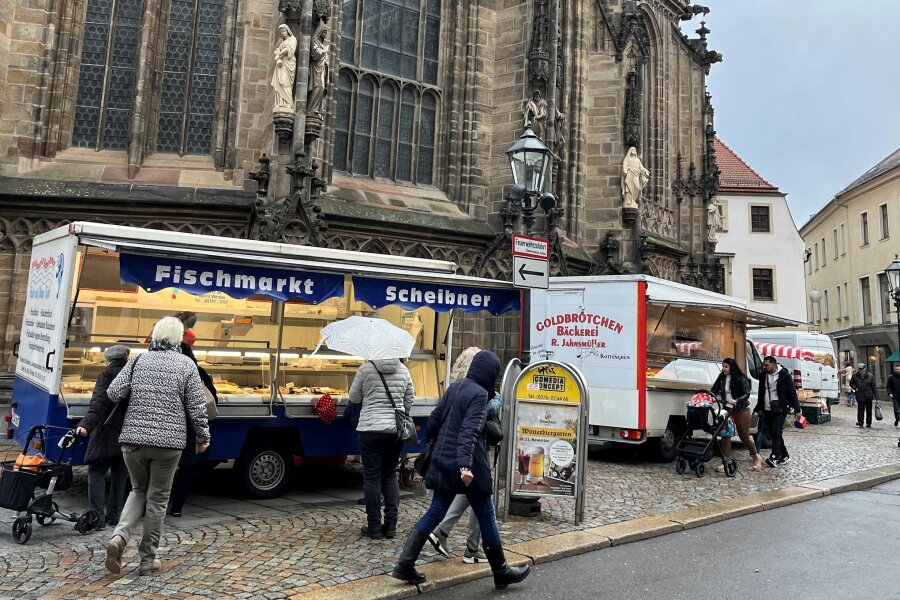 Pause auf unbestimmte Zeit: „Käse Maik“ nicht mehr in Zwickau - Wochenmarkt auf dem Marienplatz ohne Käsewagen – ein Bild, an das sich die Zwickauer gewöhnen müssen? Wo donnerstags der Verkaufswagen von Fischmarkt Scheibner steht, war bislang freitags der Stammplatz von „Käse Maik“.