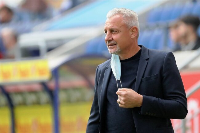 Mit der Erfahrung aus 561 Spielen als Cheftrainer will Pavel Dotchev dem FC Erzgebirge nun als Sportdirektor auf dem Weg zum Ligaerhalt helfen.