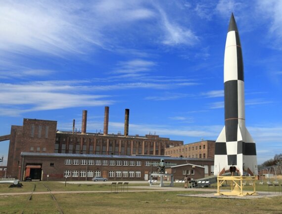 Peenemünde: Heeresversuchsanstalt - Der Nachbau einer V2-Rakete steht auf dem Gelände des Historisch-Technischen Museums Peenemünde