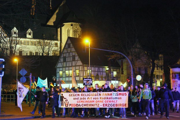 Pegida: Protest und Gegenprotest am Schloßteich - 