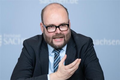 Pendler in Sachsen aufgepasst: Hier wird ab Mittwoch der Nahverkehr bestreikt - Christian Piwarz (CDU), Kultusminister von Sachsen, fordert, dass die Streikpläne überprüft werden müssten.