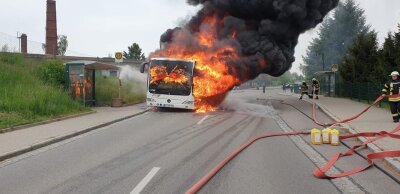 Penig: Linienbus brennt aus - 