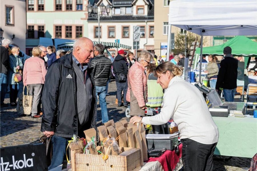 Penig lockt mit Frühlingsmarkt in die Innenstadt - Mit dem Konzept eines Marktes am Samstag kann die Stadt punkten. In einer früheren Auflage wurde Kaffee angeboten. 