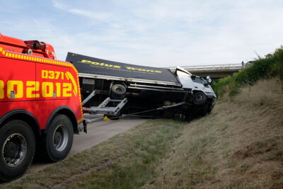 Penig: Schwerer Lkw-Unfall - Fahrer unverletzt - Unfall Lkw auf der A72