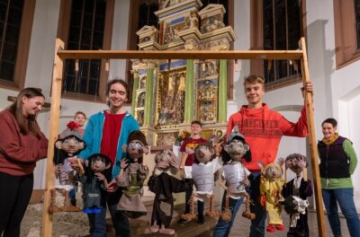 Peniger Kirchgemeinde lässt zum Martinstag die Puppen tanzen - 