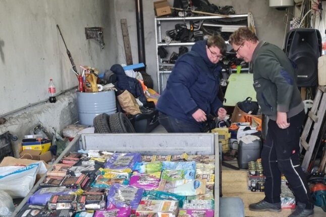 Peniger will erneut in der Ukraine helfen - Unter anderem mit einem Anhänger haben die Männer aus Penig und Mühlau die Spendengüter transportiert und in der Ukraine entladen. 