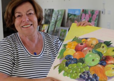 Pensionierte Lehrerin zeigt Kunst in ihrer alten Heimat - Ursula Peters zeigt in ihrer einstigen Heimatstadt ihre Hobbykunst. Zu sehen sind Acrylbilder, Collagen und Kohlezeichnungen. 