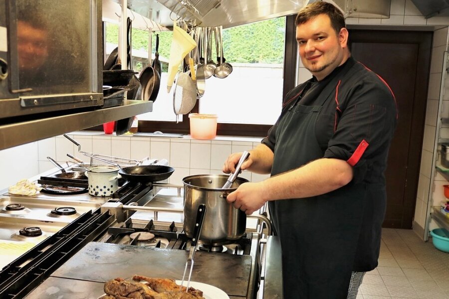 Marcel Radeck ist Koch im Erbgericht "Erdmannsdorf" und arbeitet seit Jahren in der Gastronomie. Doch in der Branche gibt es große Nachwuchssorgen.