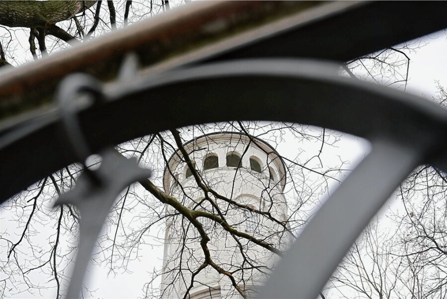 Das Wahrzeichen von Burgstädt, der Taurasteinturm, reduziert ab nächste Woche die Öffnungszeiten. Foto: Andreas Seidel/Archiv