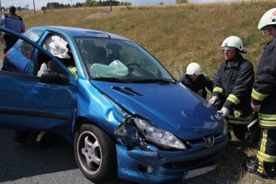 Peugeot-Fahrer schwer verletzt - 