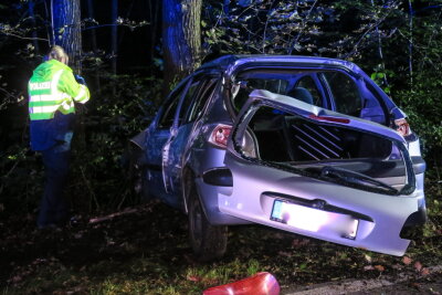 Peugeot-Fahrer verursacht Unfall in Aue - 