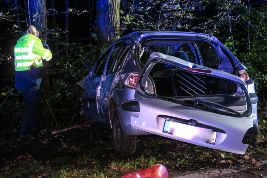 Peugeot-Fahrer verursacht Unfall in Aue - 