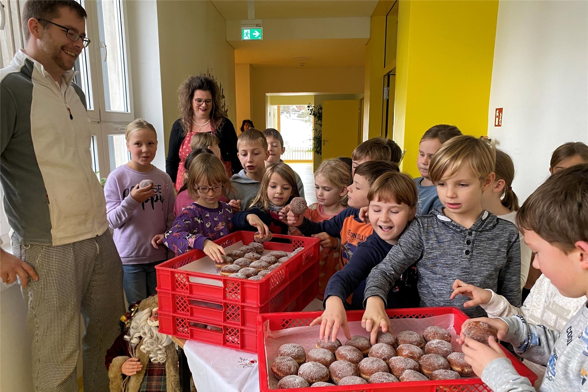 Pfannkuchen für alle Eine Schülerin der Grundschule Hauptmannsgrün