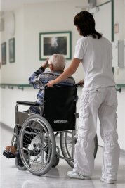 Pflegegutachten werden künftig unabhängiger - Wie gut ist die Pflege? Der Medizinische Dienst kontrolliert. 