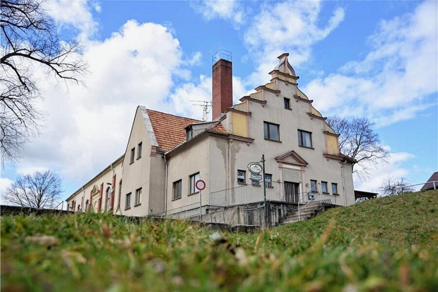 Pflegeheim-Pläne: Oelsnitz verlängert Frist nochmals - Im Juli 2022 hatte der Stadtrat den Verkauf des Areals Turnhalle Alte Reichenbacher Straße beschlossen.